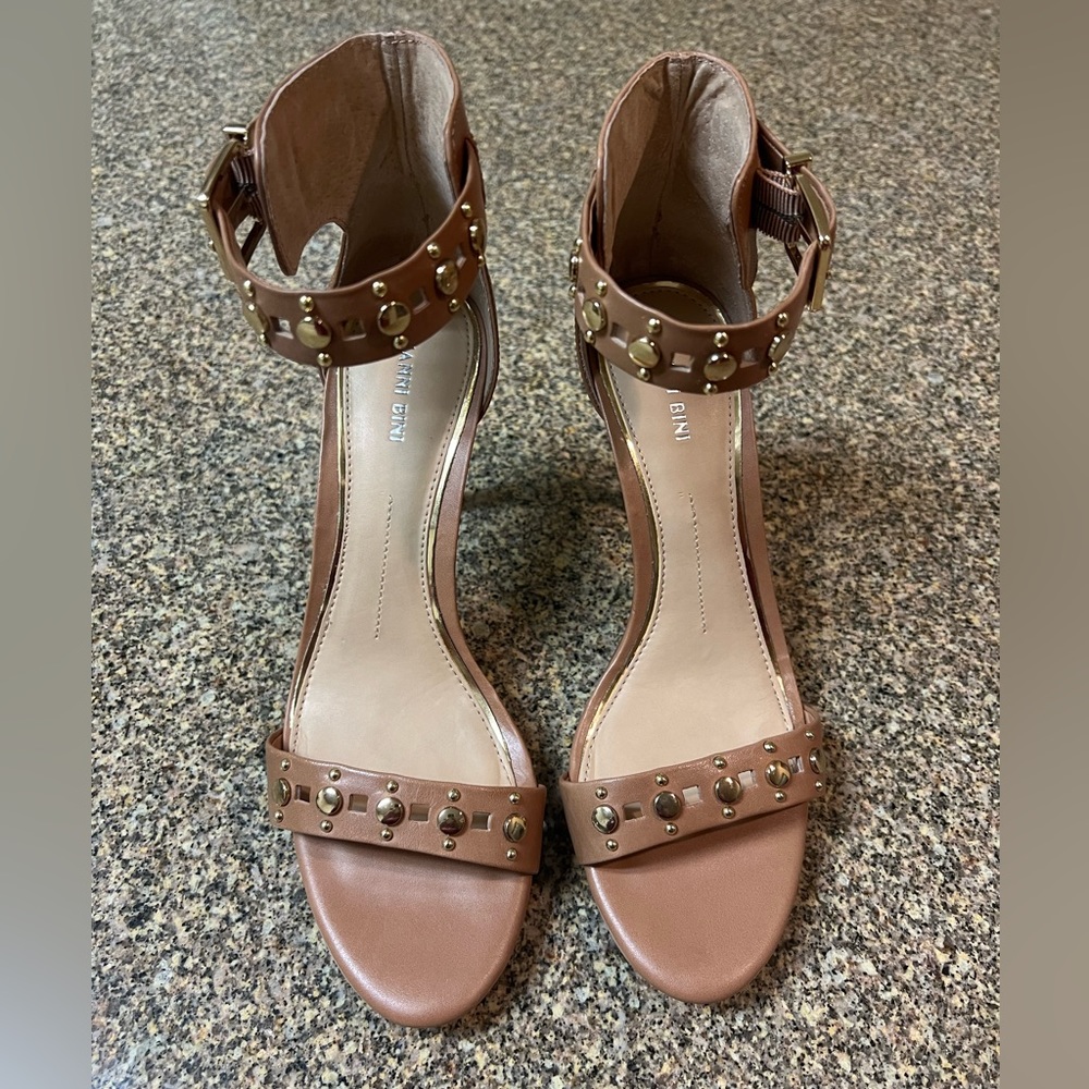Gianni Bini, Sandy Nude/Gold, Size 11